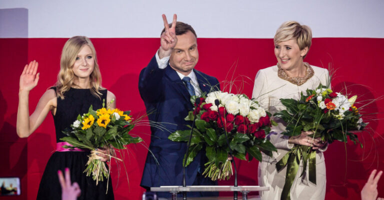 Official election result: Duda 51.55%, Komorowski 48.45%