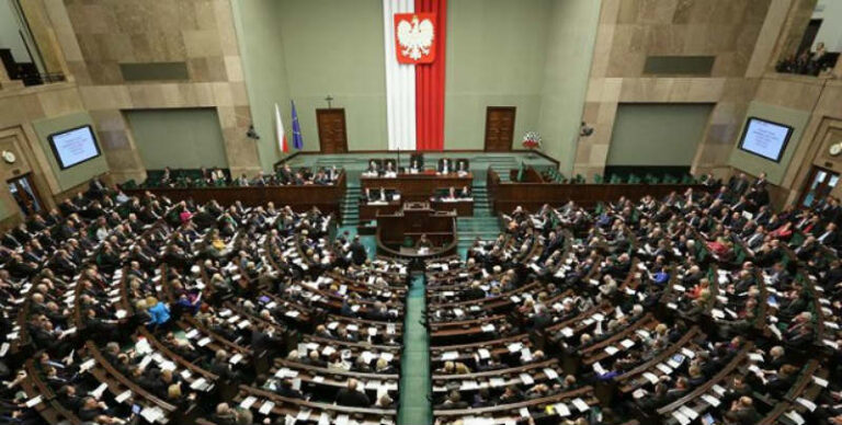 Poll: PiS and PO almost neck and neck