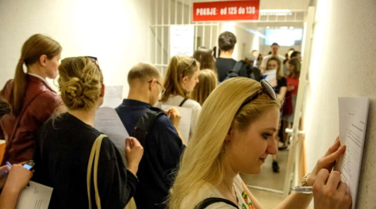 PiS lead in polls nudges higher