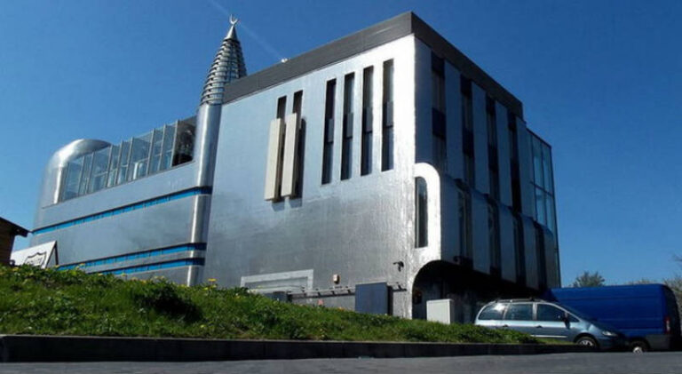 Suspect detained over Warsaw Muslim centre pig incident