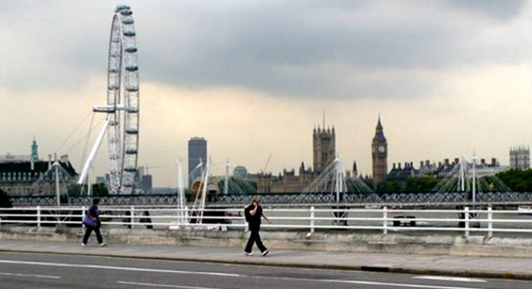 Poles threaten UK strike action