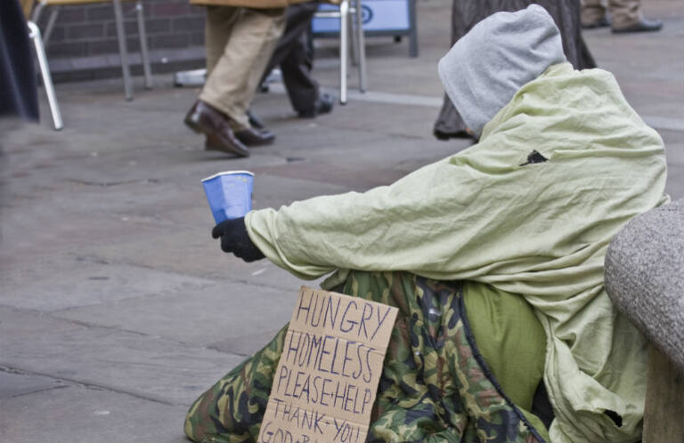 Show us your heart during Christmas – Join us and help homeless people!