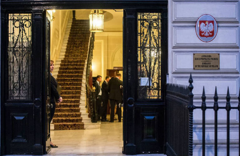 British denigrates Polish consulate in London. He orders us to learn from the Germans…