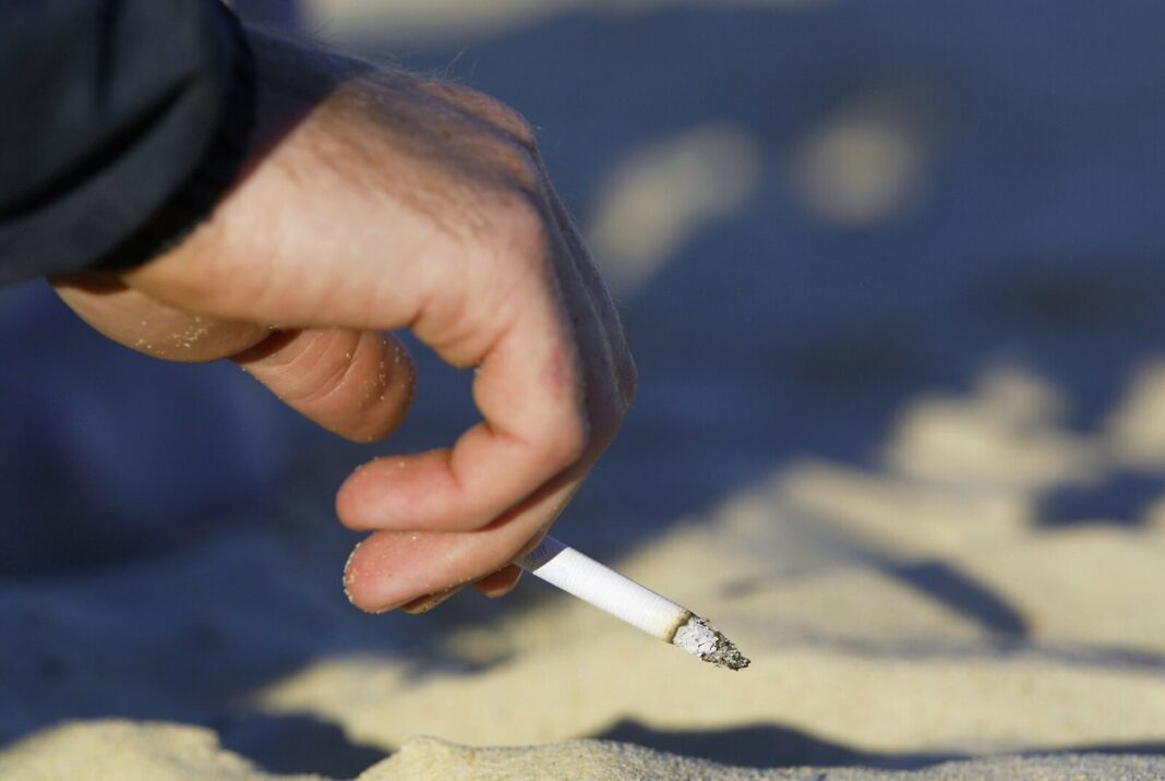 Niedopałki są problemem estetycznym i środowiskowym / fot. Getty Images