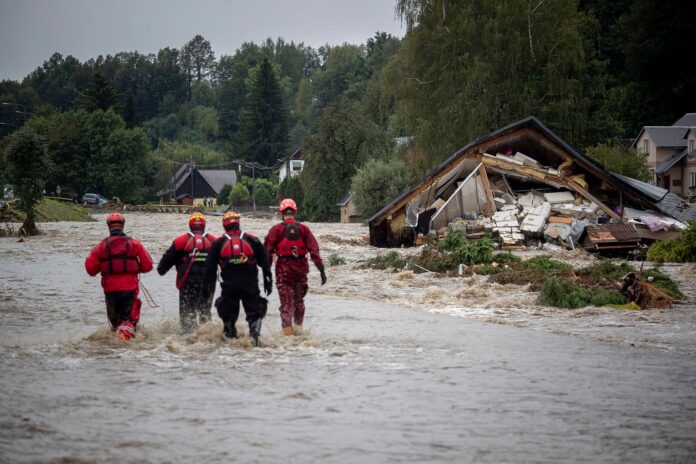 powódź Opole Wrocław Opole i Wrocław rozpoczynają walkę z falą kulminacyjną