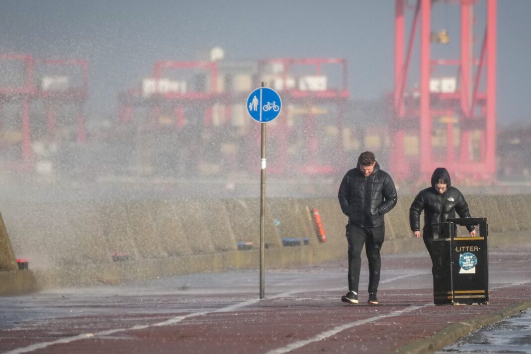 Met Office wydało ostrzeżenia przed śniegiem i wiatrem