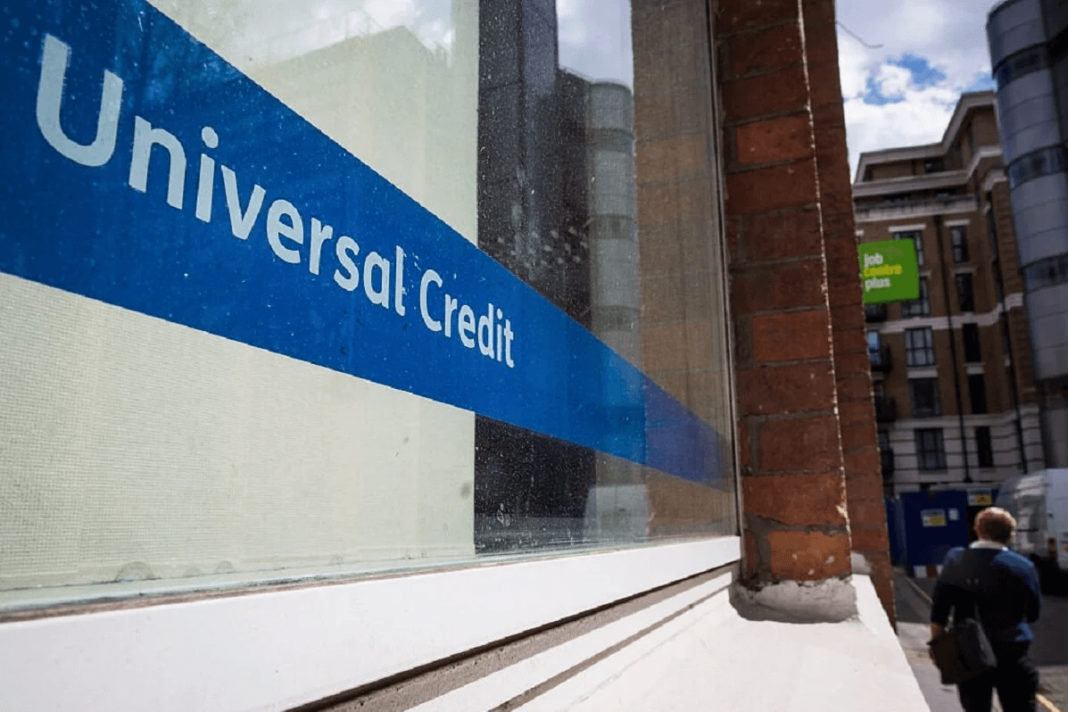 Nadpłata zasiłku Universal Credit