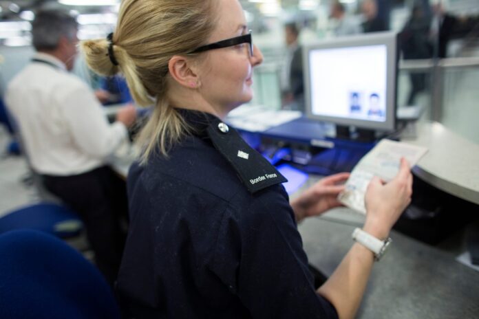 przyjazd do UK Przyjazd do UK na dowodzie osobistym możliwy tylko do końca tego roku