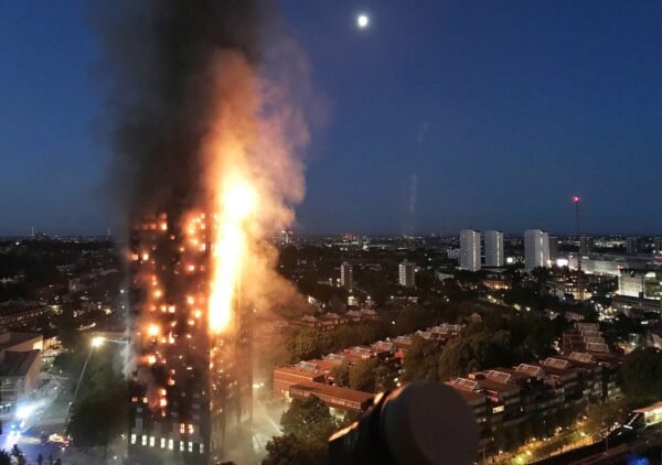  Co z budynkiem, w którego pożarze zginęły 72 osoby, a ranne zostały 74?