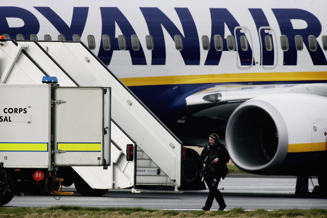 Aresztowanie pasażerów Ryanair na lotnisku w Dublinie