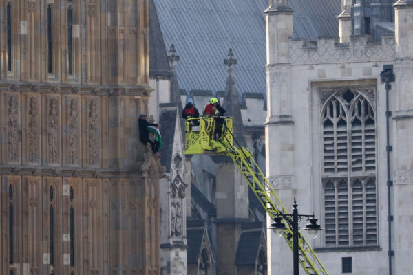 Protestujący mężczyzna nielegalnie wszedł na Big Ben