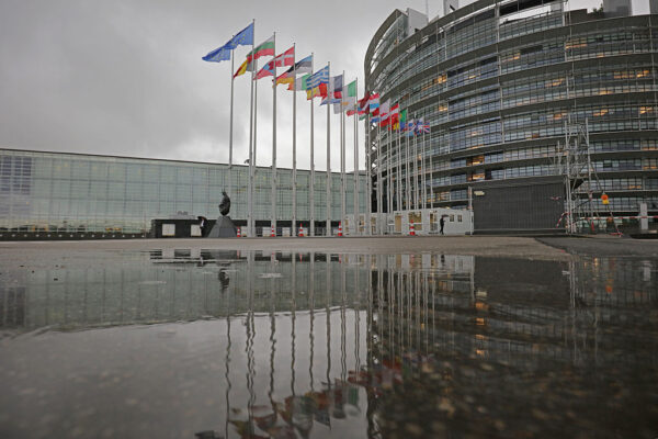 EES - UE wprowadza nowy system osób wjeżdżających do Schengen