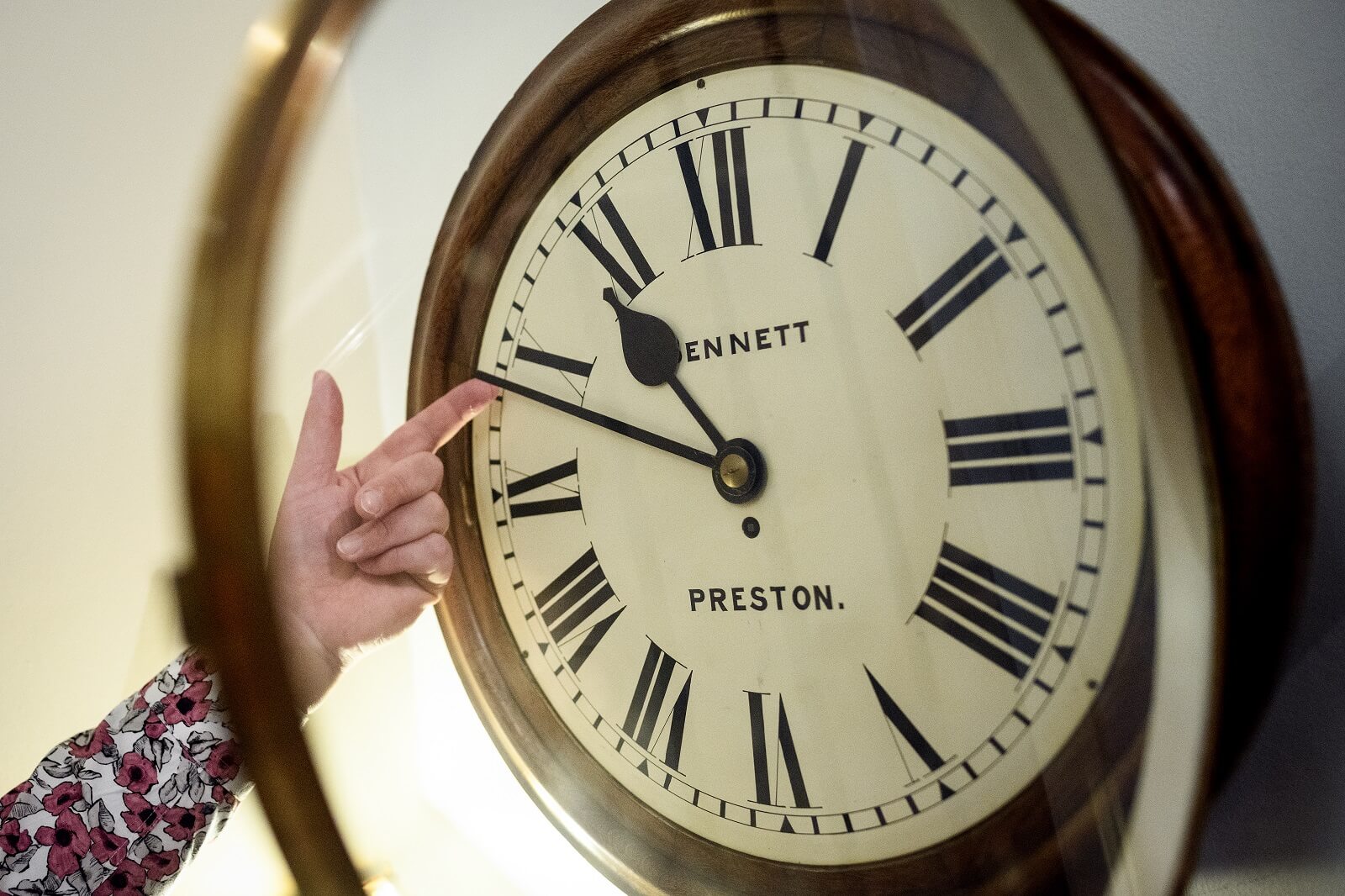 Dzieci nie potrafią odczytywać czasu z zegarów analogowych fot. Getty Images