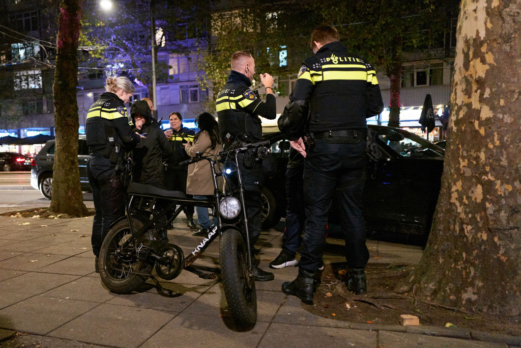 Policjanci celem ataków w Holandii