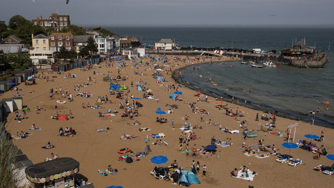 Chaos w Broadstairs. Mieszkańcy nadmorskiej miejscowości nie czują się bezpiecznie fot. Dan Kitwood/Getty Images