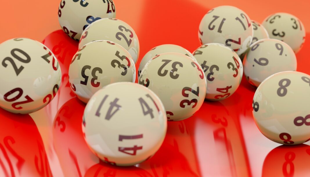 Jak wygrać w lotto - sztuczka. Choć wszelkie loterie są losowe, wydaje się, że pewne liczby wypadają częściej niż inne. Foto: Shuterstock