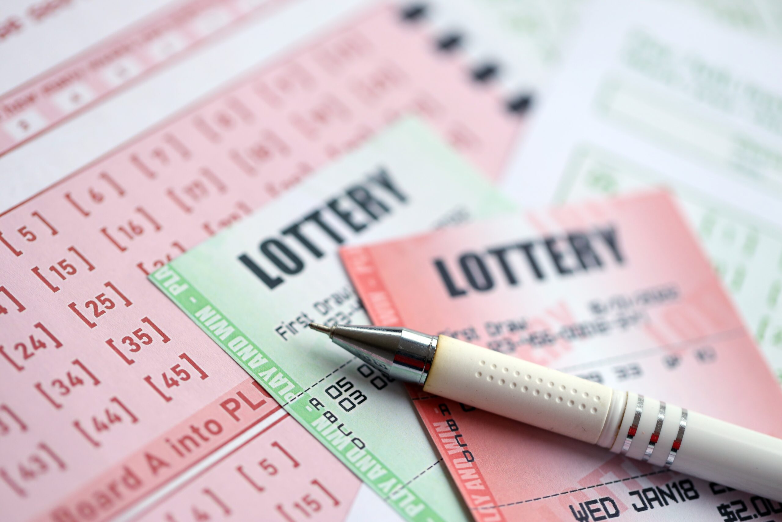 Wszystkie loterie na świecie (Lotto, EuroMillions, EuroJackpot) mają wspólny mianownik - są tak ustalone, aby szansa na wygraną była minimalna. Foto: shutterstock.com
