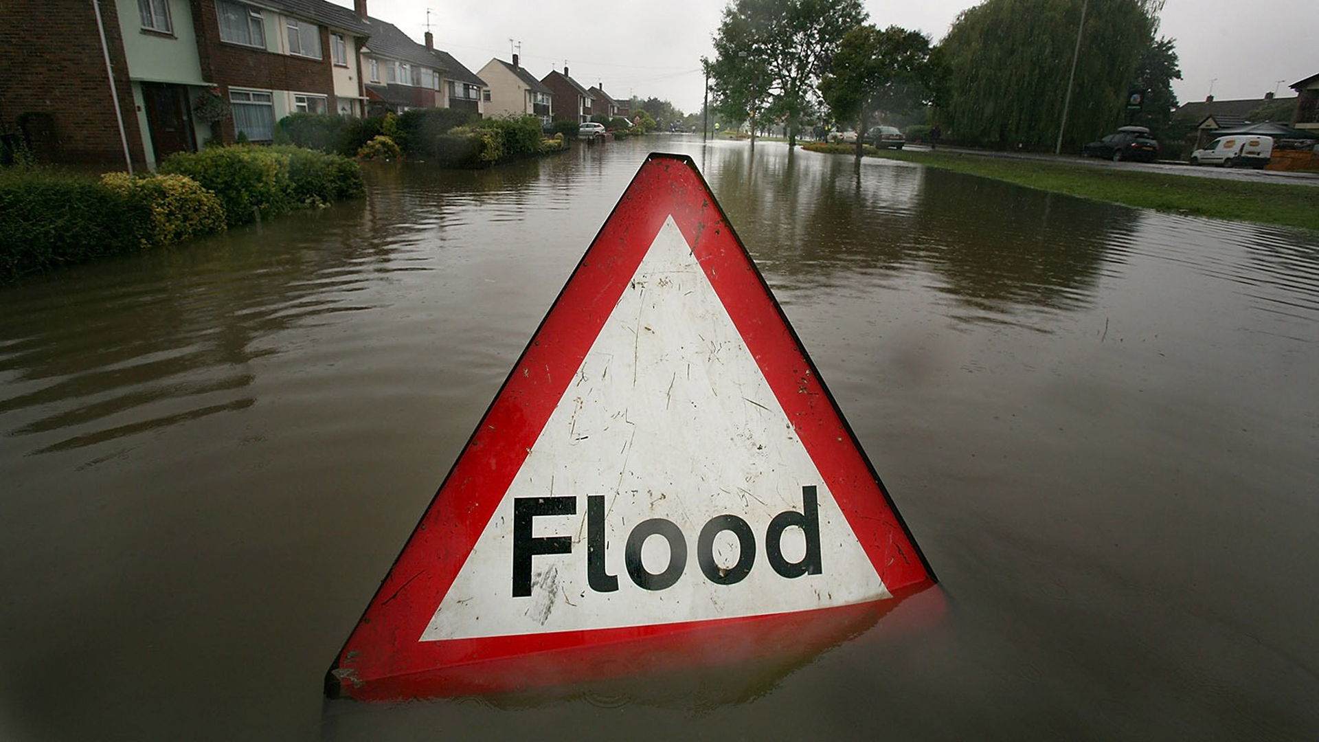 Ulewny deszcz ma wywołać powodzie w Wielkiej Brytanii. Met Office wydało ostrzeżenie fot. Matt Cardy/Getty Images
