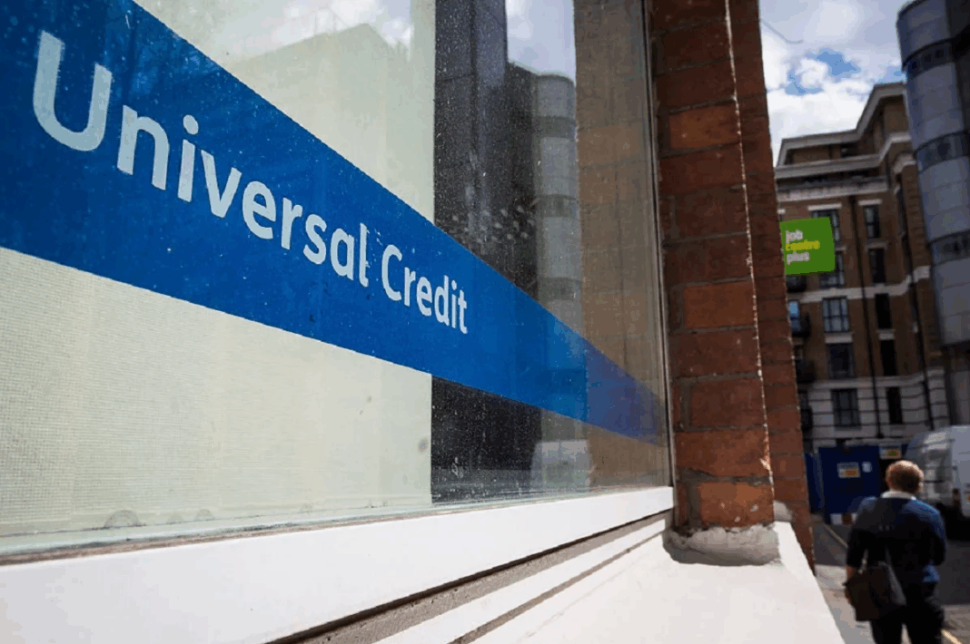Przez mity dotyczące Universal Credit wiele osób nie stara się o zasiłki