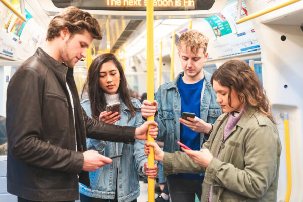 mandat za głośne słuchanie muzyki w metrze