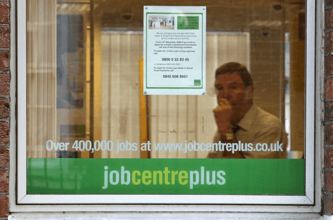 Już ponad 8 mln osób pobiera Universal Credit