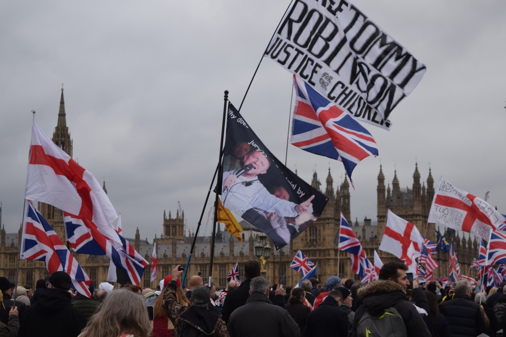 Protesty antyimigranckie skrajnej prawicy w Londynie