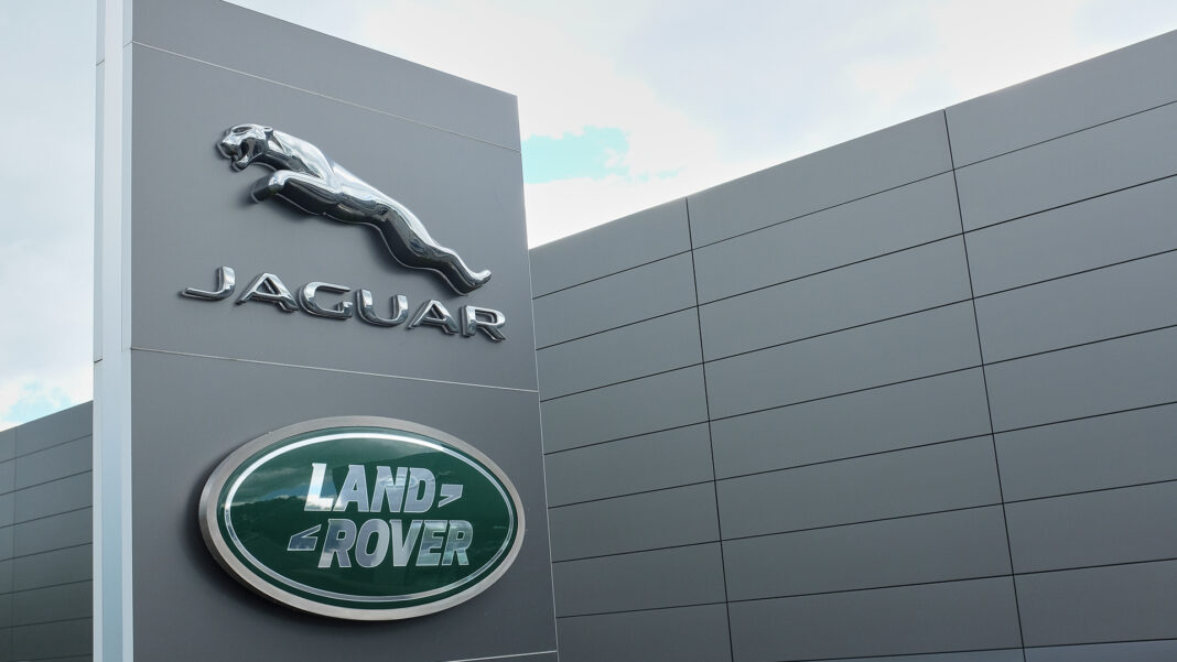 Fabryki Jaguar Land Rover pozostaną zamknięte. Firma nie radzi sobie po cyberataku fot. Shutterstock