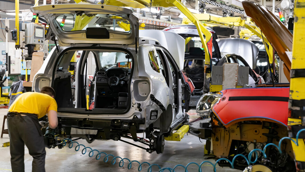 Cyberatak na Jaguar Land Rover. Dotknięte fabryki w UK, Słowacji, Brazylii i Indiach fot. Shutterstock