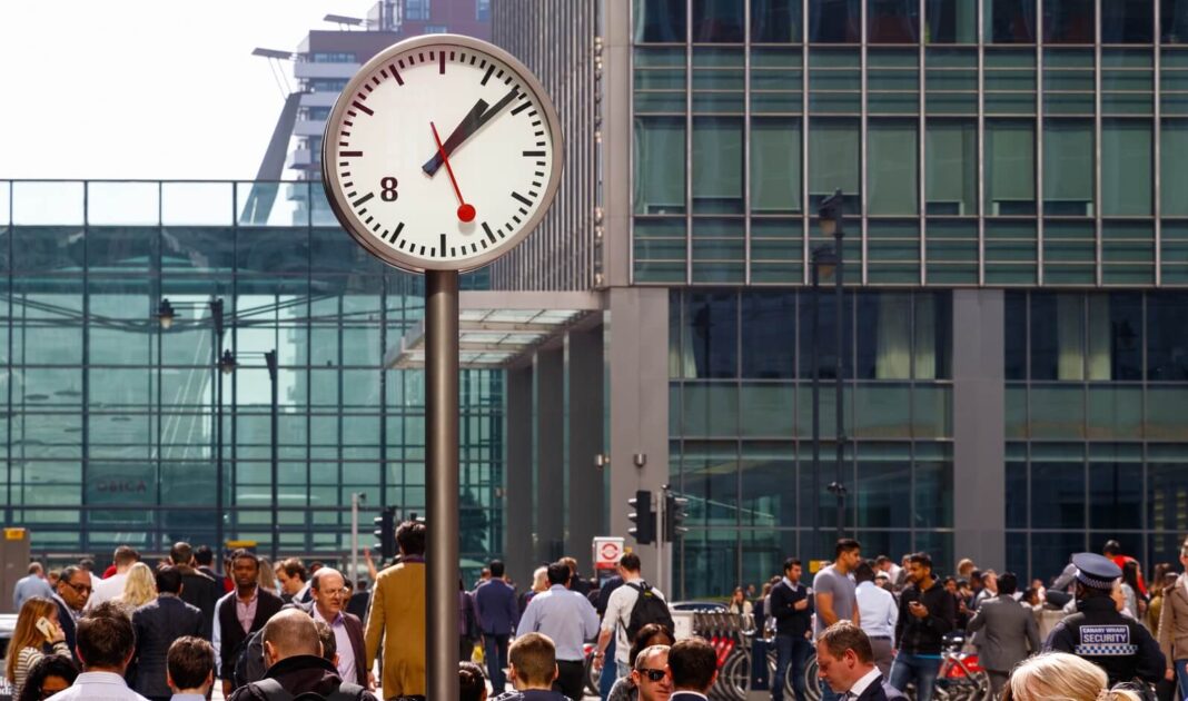 Nie tylko imigranci posiadający wizy pracownicze w UK pracują, ale także członkowie ich rodzin, którzy dołączyli do nich na Wyspach