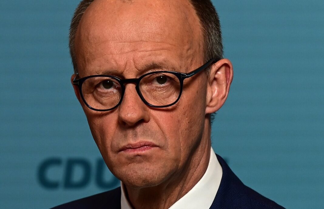 Kanclerz Niemiec próbuje przyciągnąć do siebie skrajnych prawicowców
