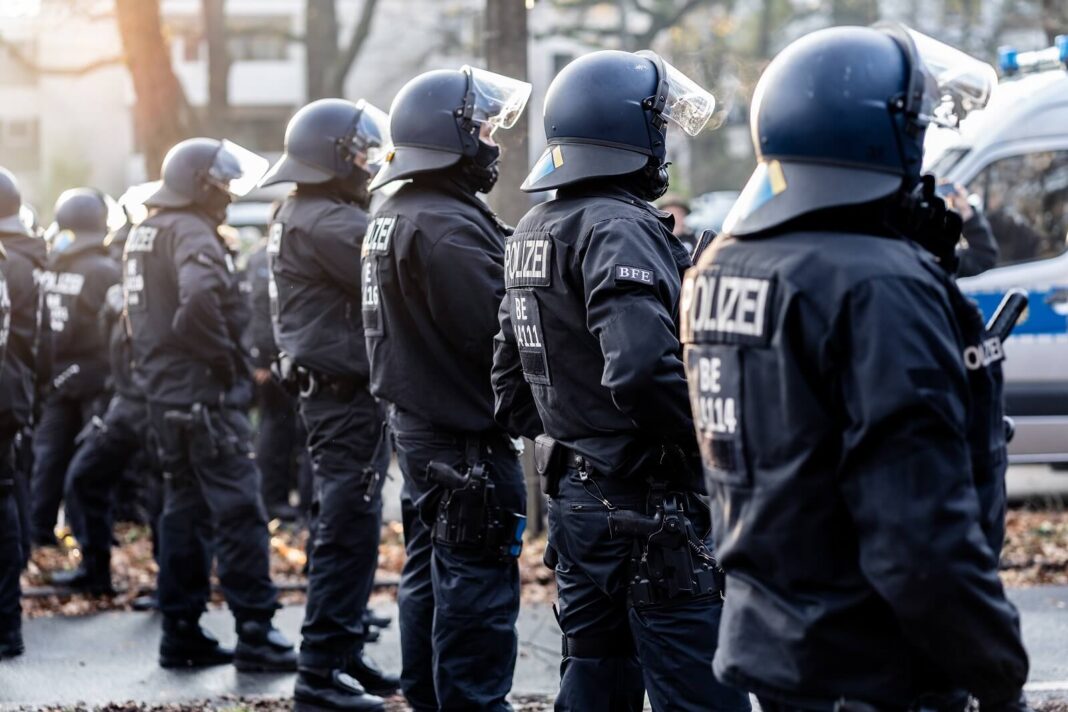 Uczestnicy policyjnej imprezy w Niemczech skandowali 