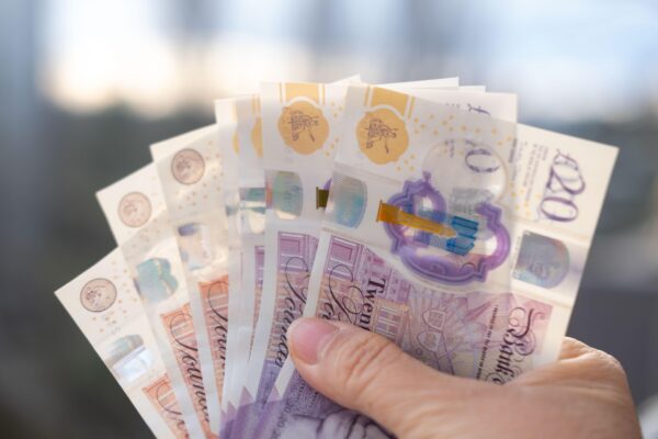 Ile trzeba czekać na zwrot podatku z HMRC i dlaczego czas oczekiwania bywa wydłużony?