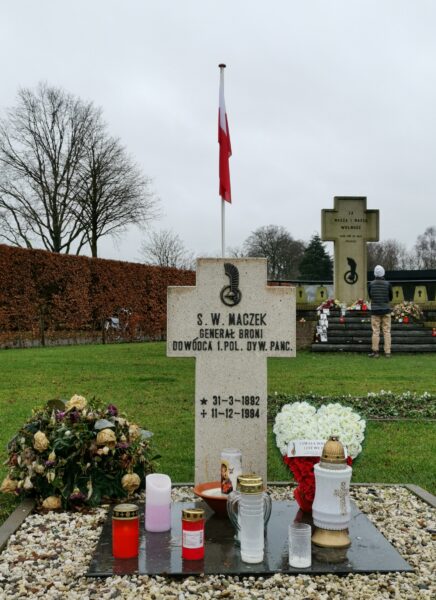 To tutaj spoczywa generał Stanisław Maczek, dowódca 1 Dywizji Pancernej Wojska Polskiego