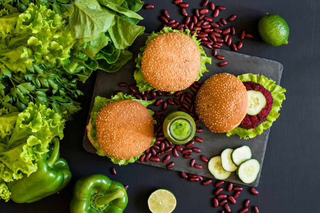 “Burger wegański” zakazany? Holandia popiera zmiany w nazewnictwie