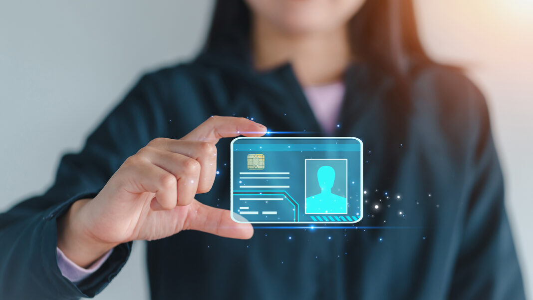 Cyfrowe dowody osobiste będą obowiązkowe nawet dla trzynastolatków? fot. Shutterstock