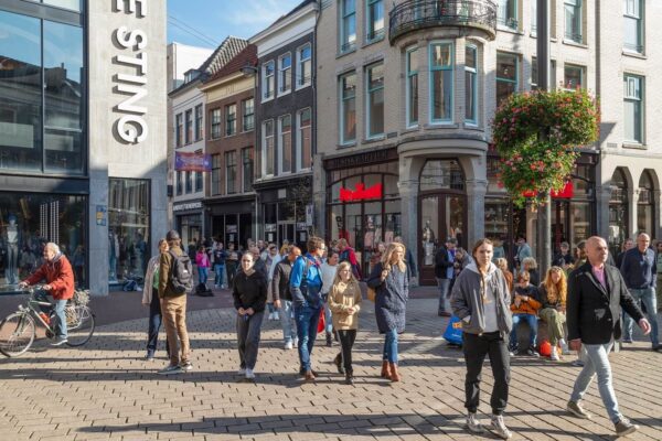 Przeanalizowano dane na temat tego, czy imigranci są faktyczne obciążeniem dla holenderskiego systemu