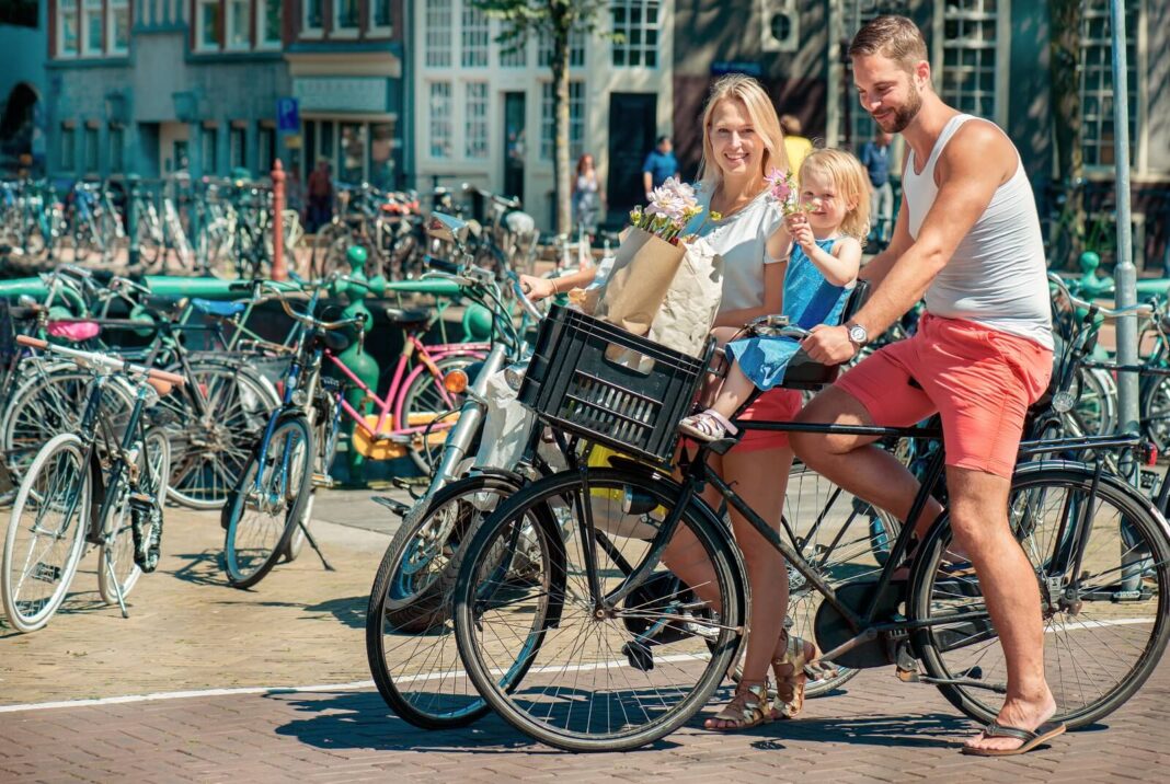 Coraz mniej imigrantów osiedla się w Amsterdamie
