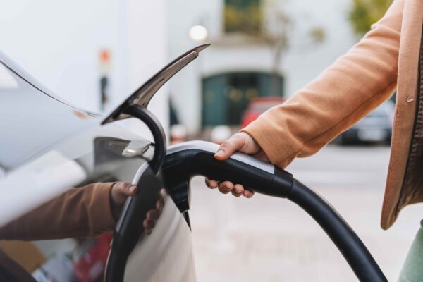 HMRC blokuje obniżkę VAT na ładowanie aut elektrycznych. Kierowcy zapłacą więcej