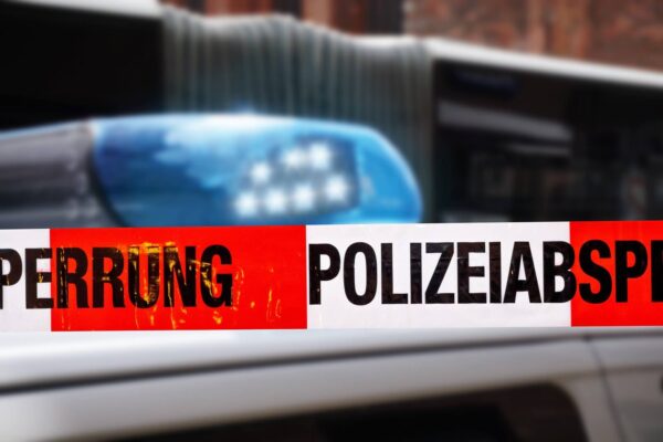 Policja zarekwirowała ponad 500 kanistrów z chemikaliami