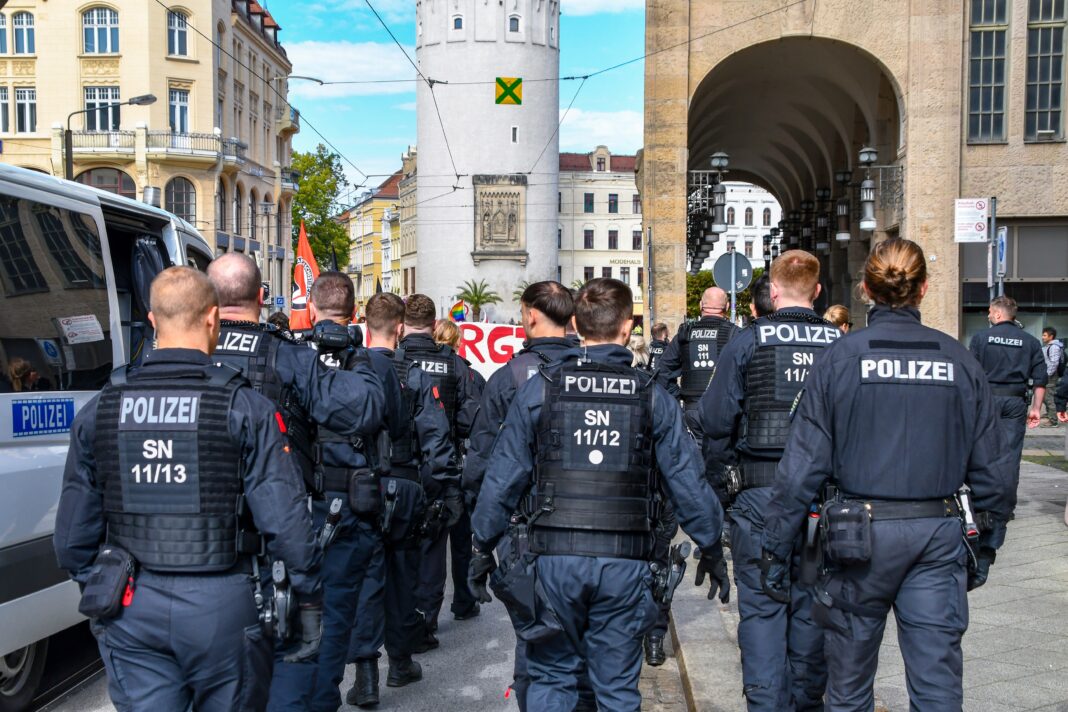 Obława na 17 niemieckich policjantów. Szokujące fakty i zaskakujące zarzuty!