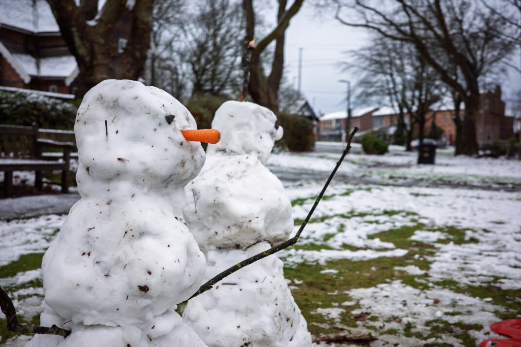 Masywne opady śniegu w UK – zimowy armagedon czy czas na kakao? Masywne opady śniegu w UK – zimowy armagedon czy czas na kakao?