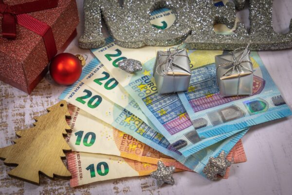 Świąteczny bonus – kto i kiedy dostanie wsparcie?