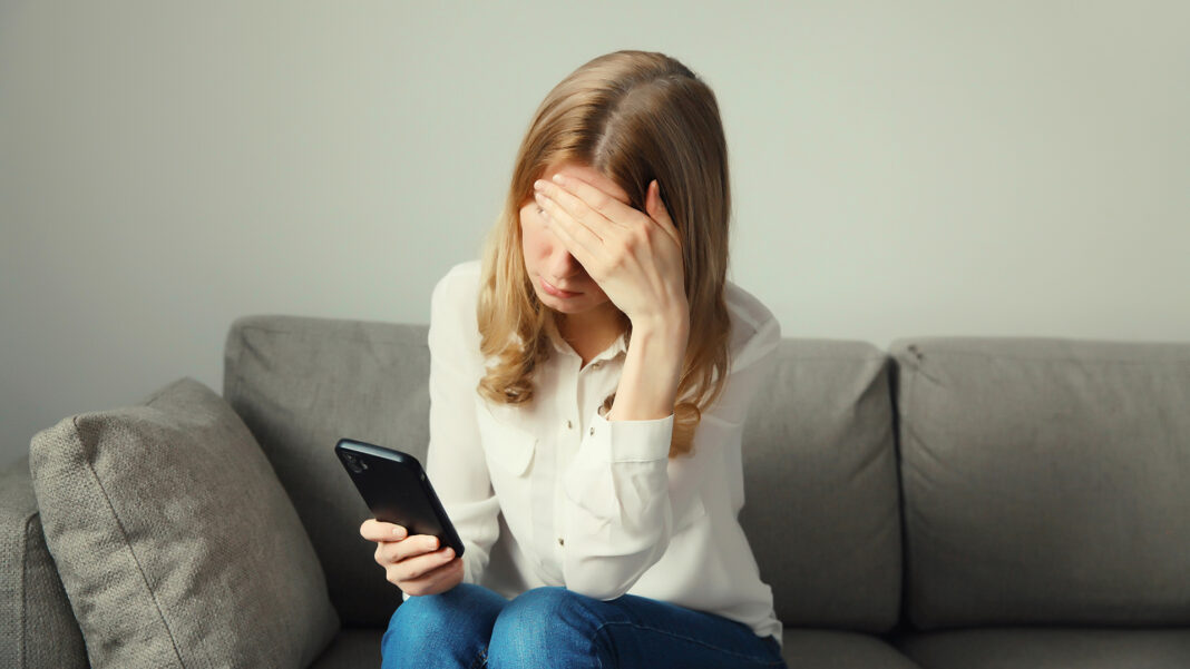 Sztuczna inteligencja nie jest dobrym doradcą finansowym. Można stracić sporo pieniędzy fot. Shutterstock