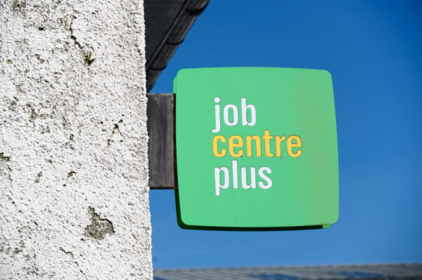 Ponad milion osób straci świadczenia. Zmiany w zasiłkach ruszają już w styczniu 2026