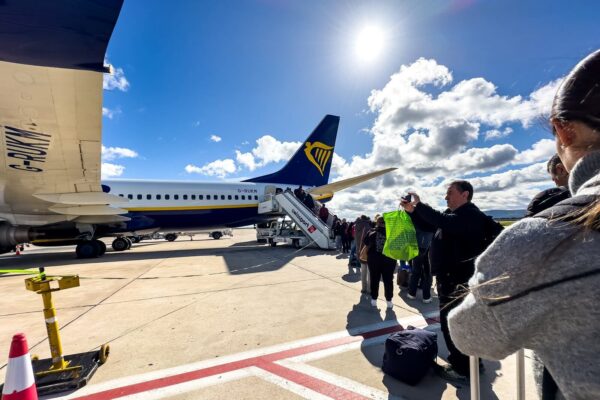 Wycofanie papierowych kart pokładowych przez Ryanaira jest formą dyskryminacji osób, które nie posiadają smartfonów