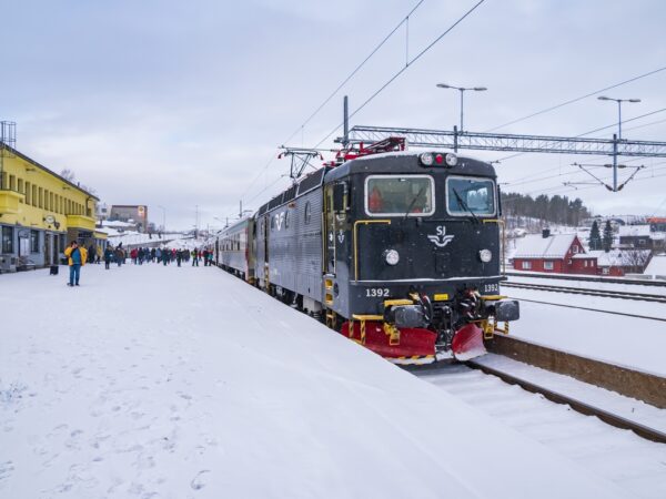 Chaos na kolei w UK. Strajk, śnieg i remonty 