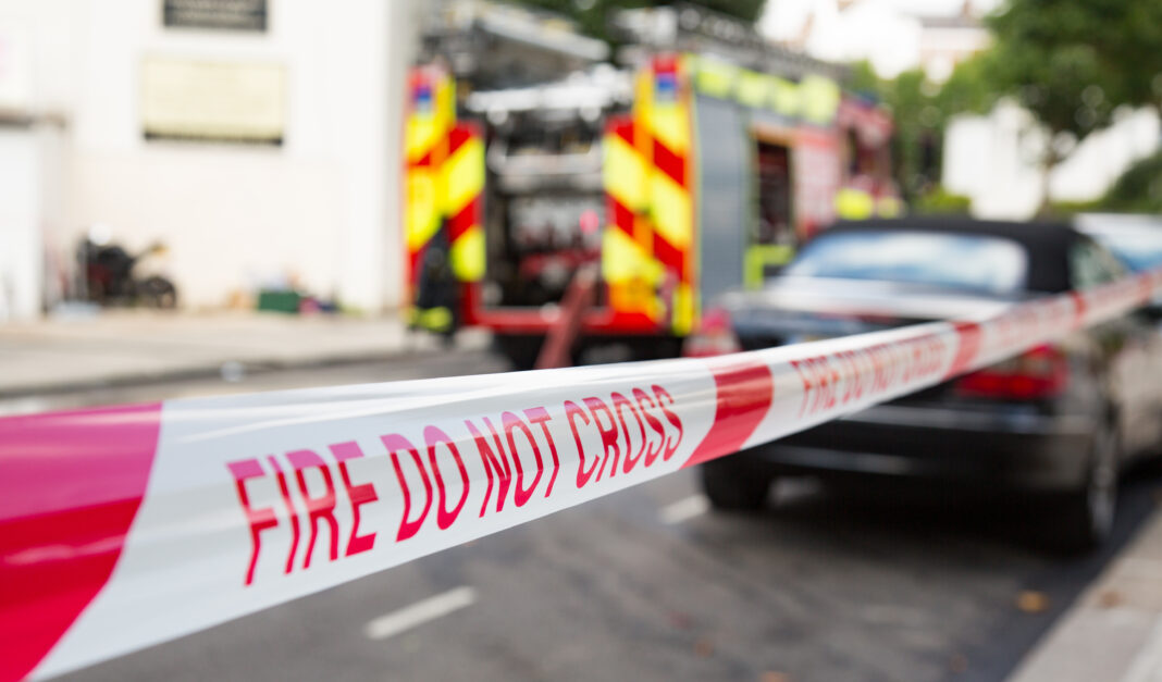 Pożar w Southall - eksplozje, utrudnienia w ruchu. 150 strażaków walczy z ogniem