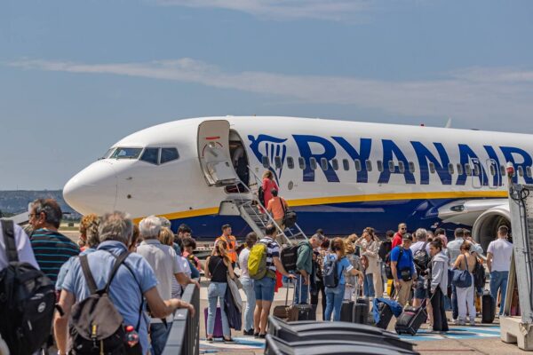 Ryanair gwarantuje pasażerom pewną elastyczność w przejściu na cyfrowe karty pokładowe