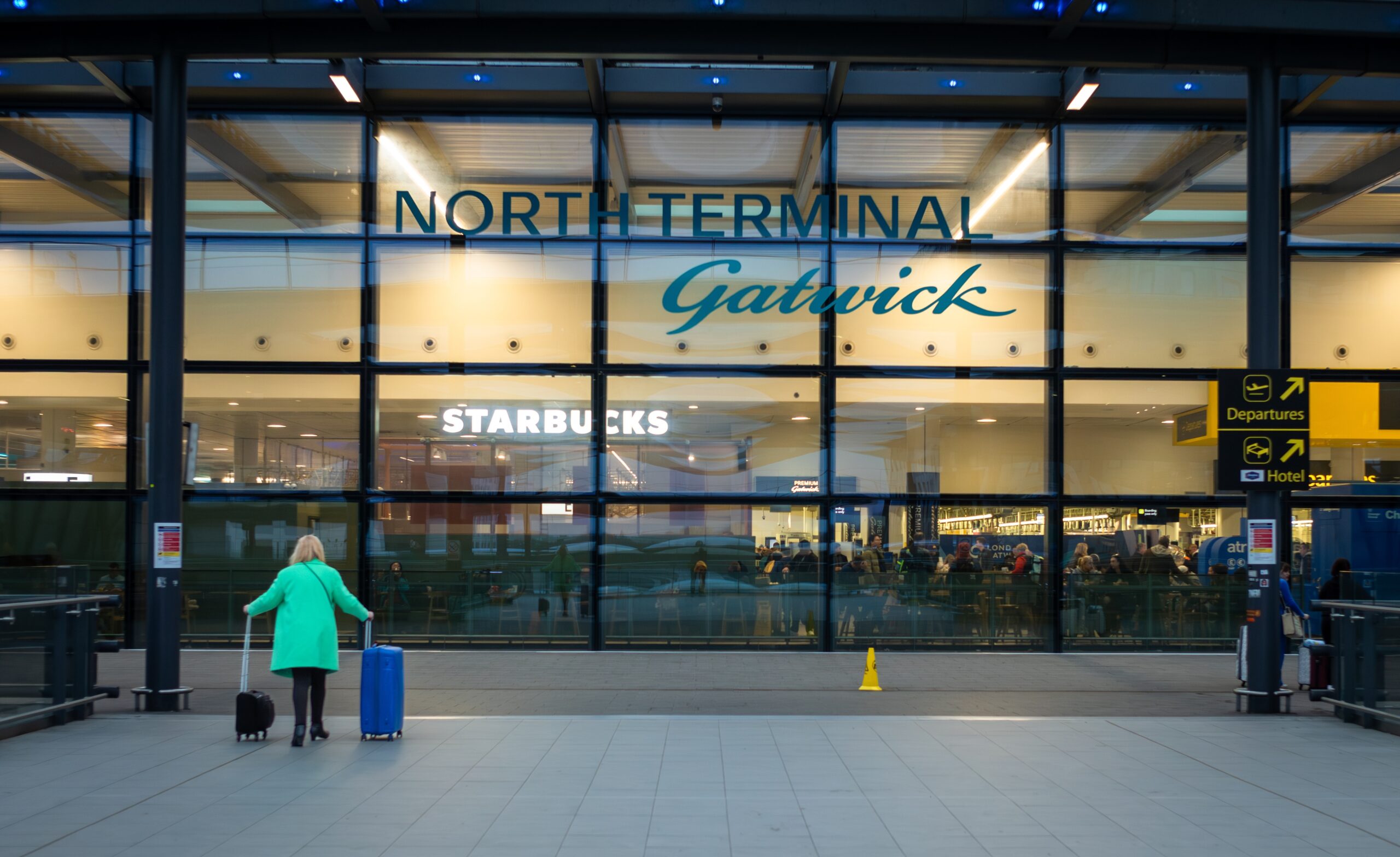 Lotnisko Gatwick, bardzo popularne wśród Polaków latających do Londynu. Jednak ilość opóźnień w sezonie jesiennym z powodu mgły jest ogromna. Foto: Shutterstock.com