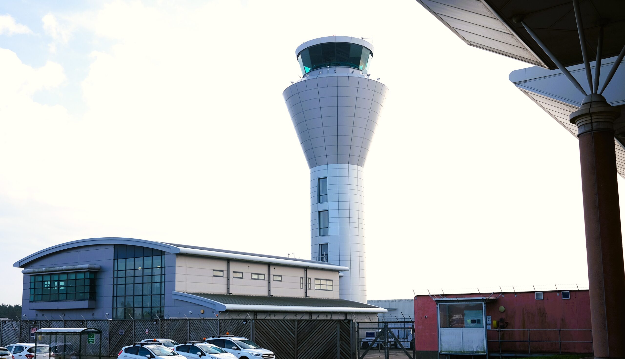 Jersey Airport Wyspy Normandzkie. Zdarza się, że mgła paraliżuje to lotnisko nawet na kilka dni. <yoastmark class=